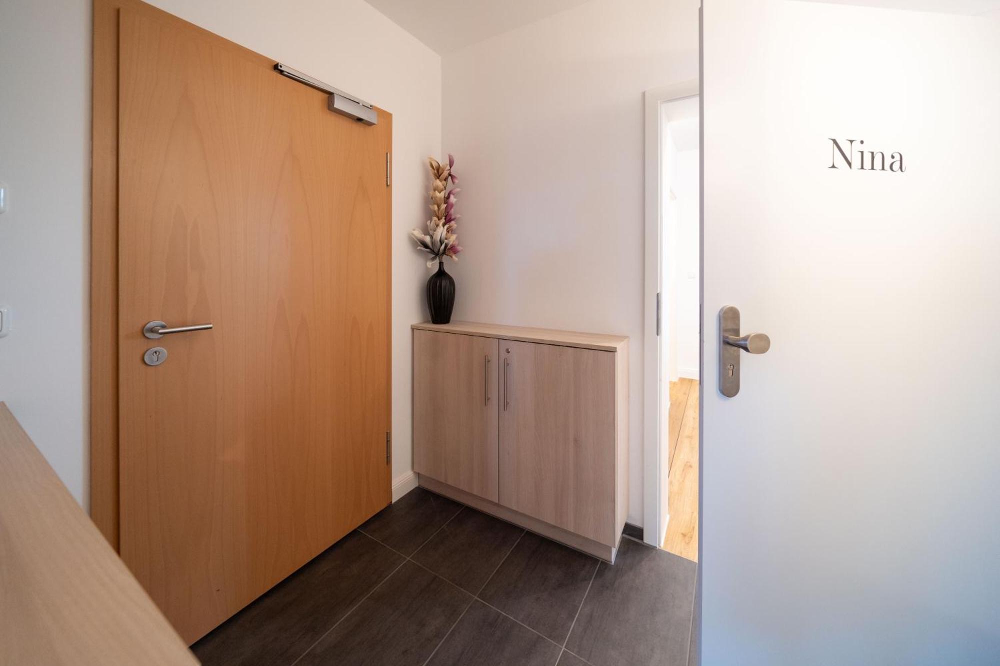 Ferienwohnung Moebliertes Wohnen - Nina Rostock Exterior foto